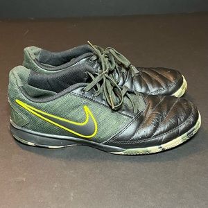 Nike Gato II Soccer Shoes Size 8 Camo